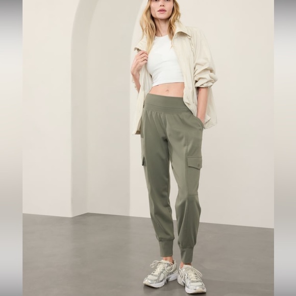 Athleta Pants - NWT Athleta Venice High Rise Jogger size XS